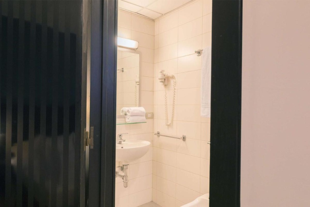 Executive Business Hotel Image 10