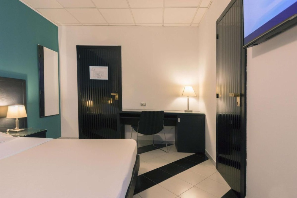 Executive Business Hotel Image 7